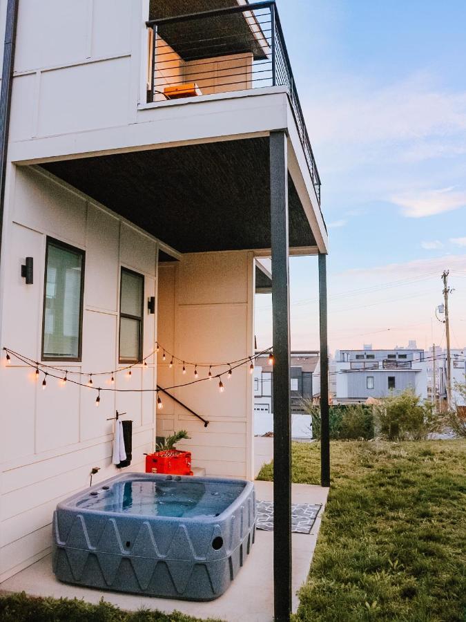 Nash House & Bars Of Broadway With Hot Tub, Rooftop Bar And Views! 8min Downtown! Sleeps 12! * Nashville