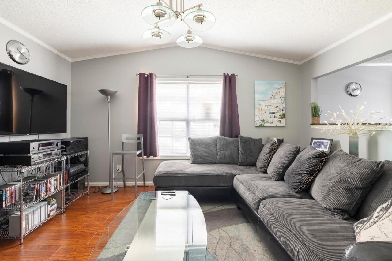 Contemporary Paradise W/ Private Bathroom