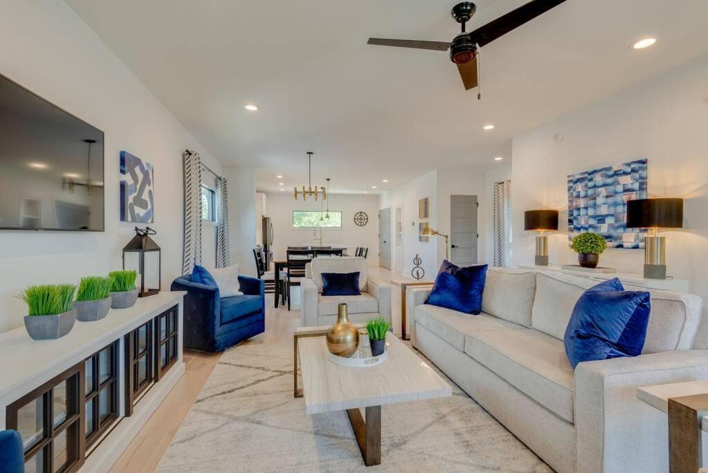 Holiday home Luxury Downtown Nash/roofdeck/11 Beds *