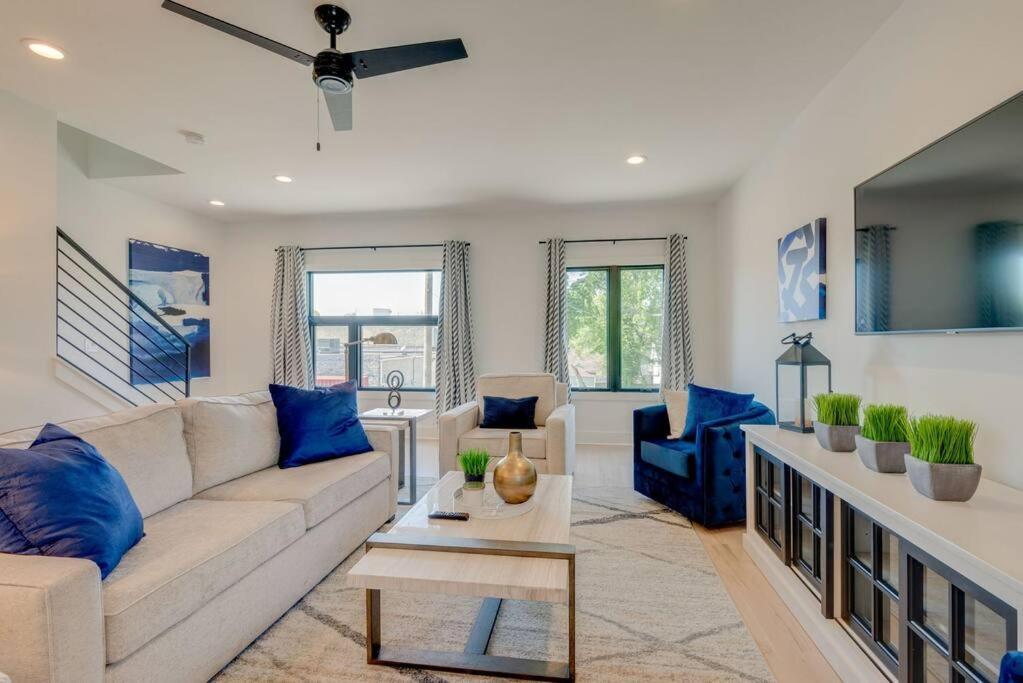 Luxury Downtown Nash/roofdeck/11 Beds Holiday home *