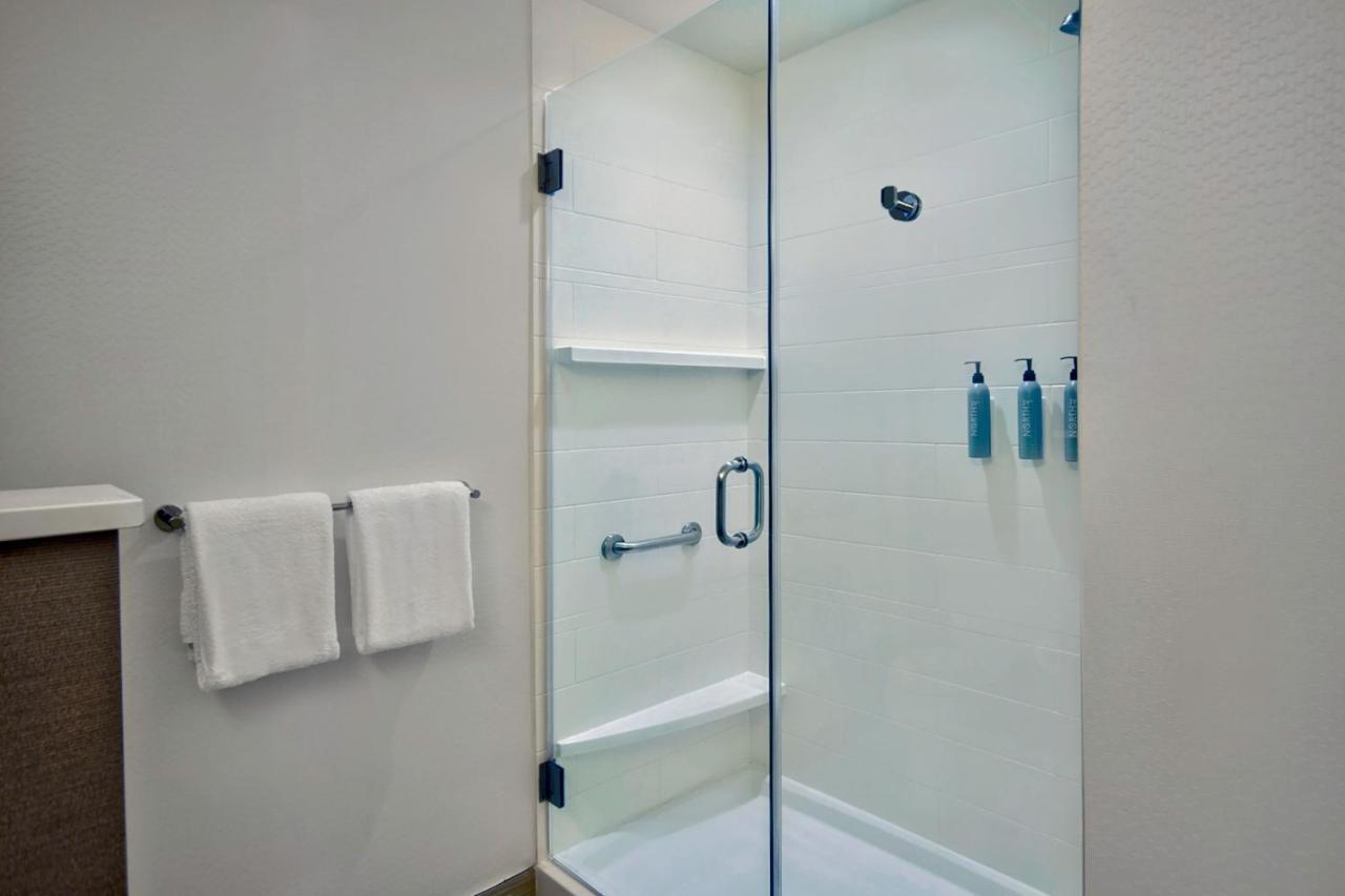 Courtyard By Marriott Green Hills