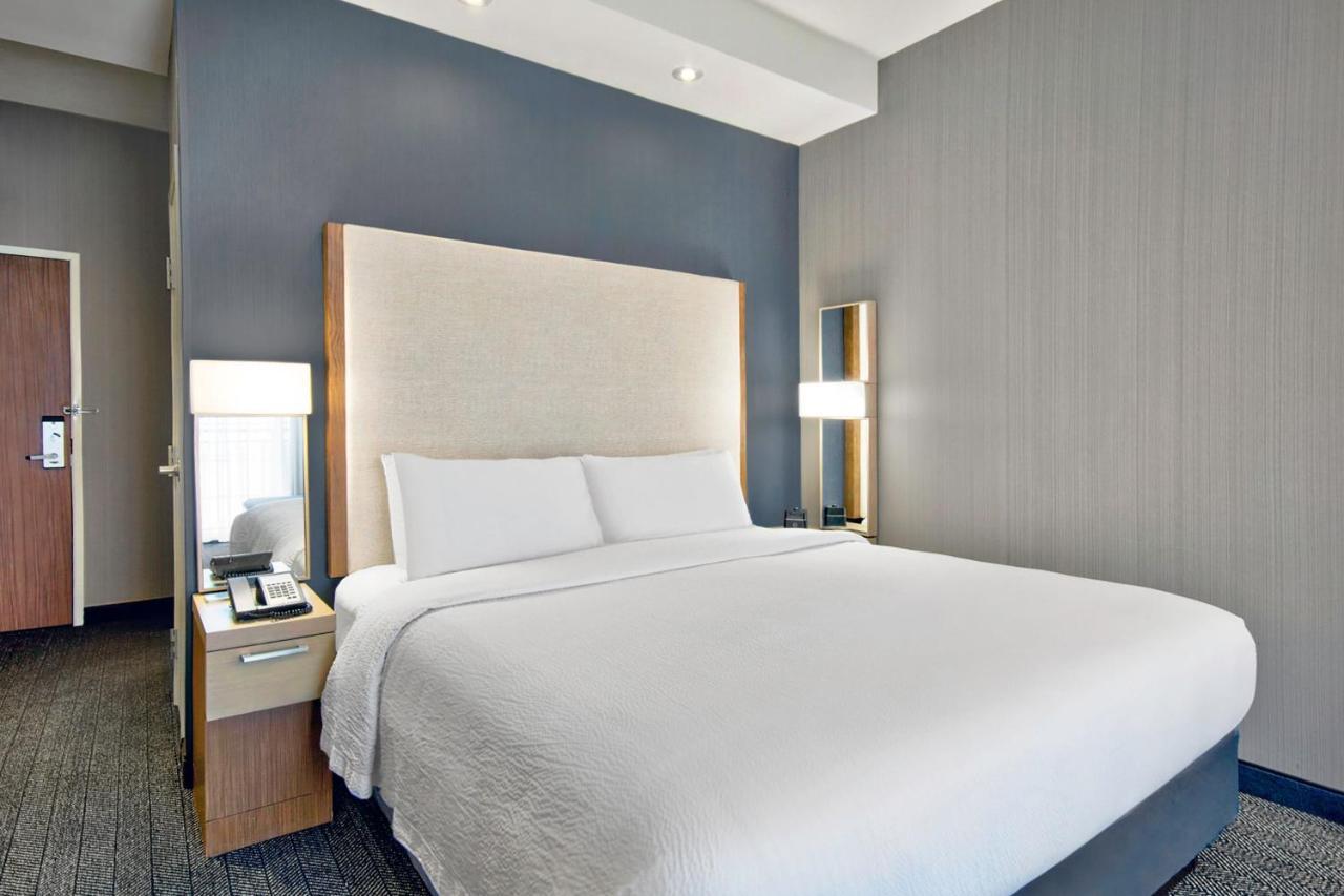 Courtyard By Marriott Green Hills