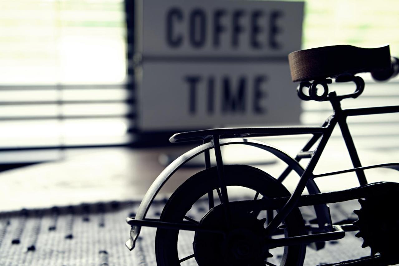 Apartment Quiet, And Cozy, Minutes From Attractions And Experiences! *