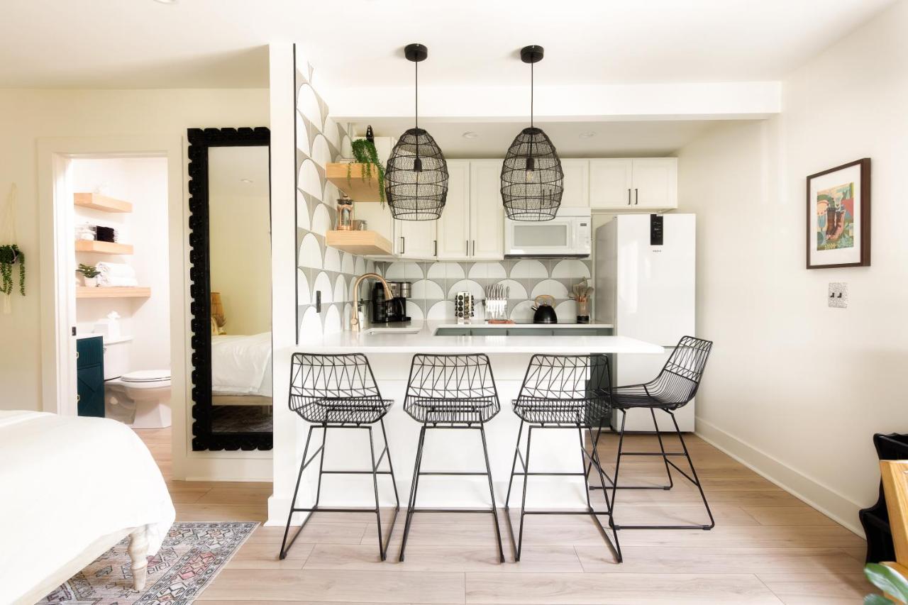 Southbound - Lonestar Apartment