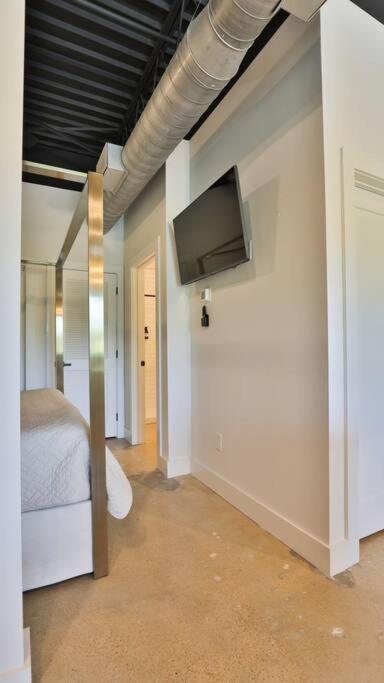 Apartment Quiet, And Cozy, Minutes From Attractions And Experiences! *