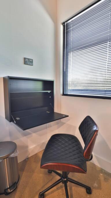 Quiet, And Cozy, Minutes From Attractions And Experiences! *