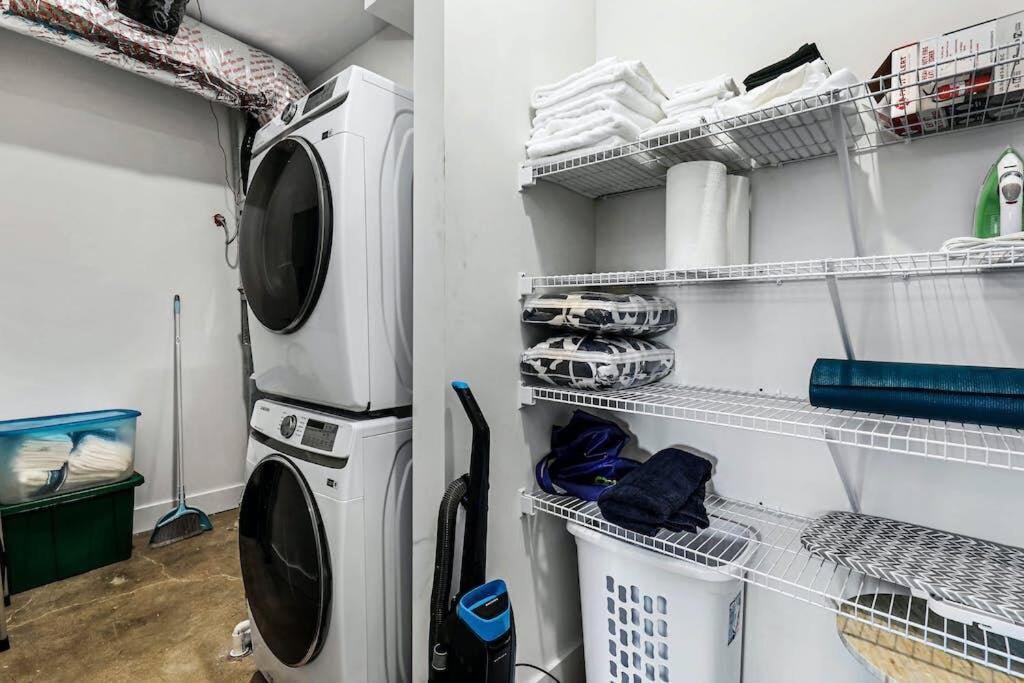 Brand New Near Downtown Nash W Washer Dryer * Nashville