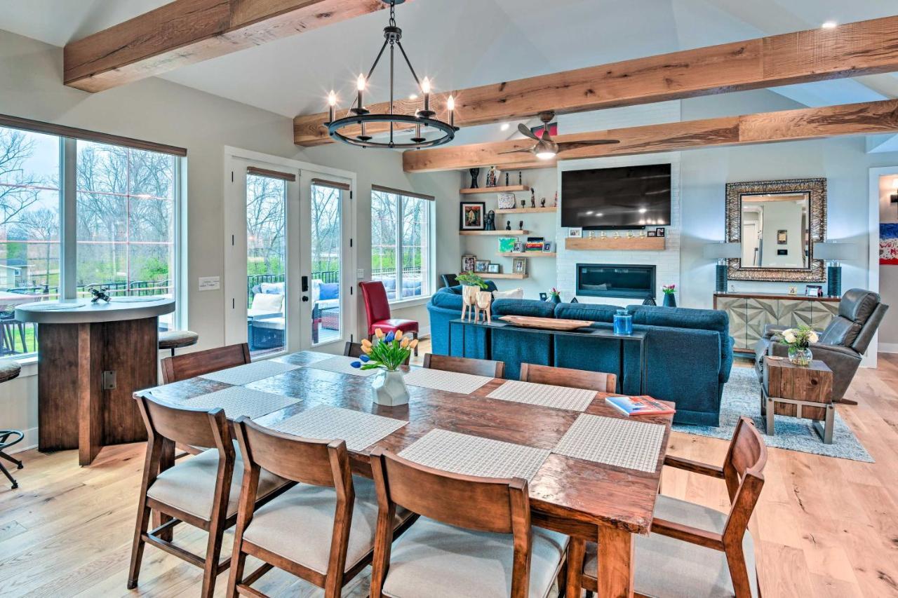 Beautiful Near Downtown With Hot Tub! *