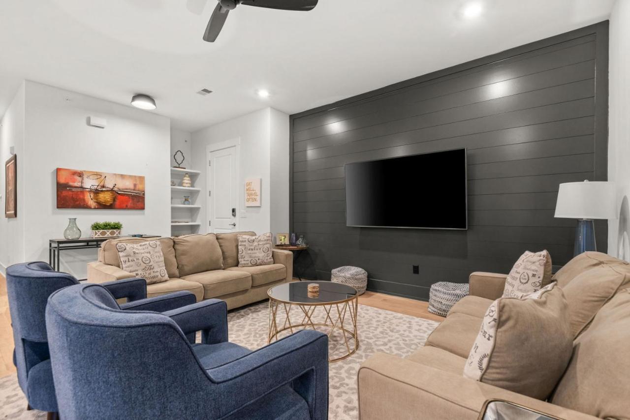 High End Getaway W Balcony In Prime West End Apartment *