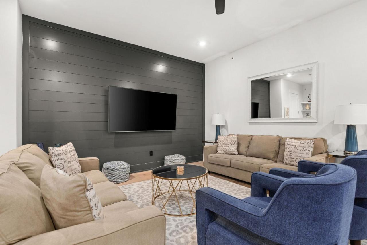 High End Getaway W Balcony In Prime West End Apartment *