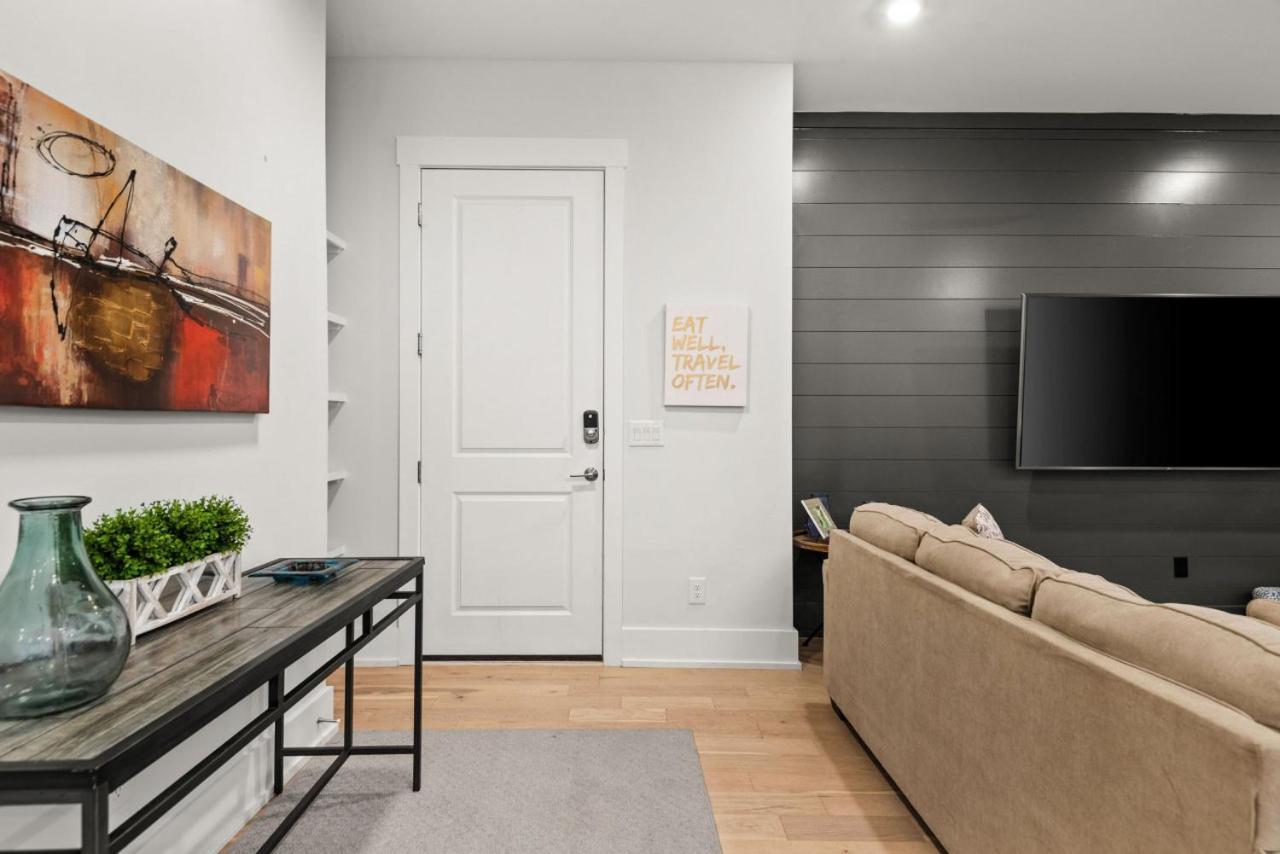 Apartment High End Getaway W Balcony In Prime West End