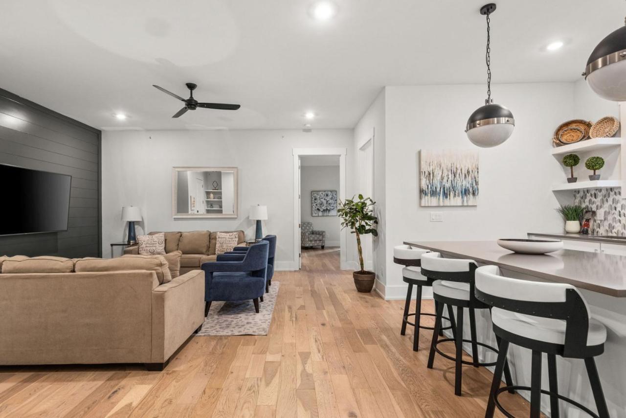 High End Getaway W Balcony In Prime West End