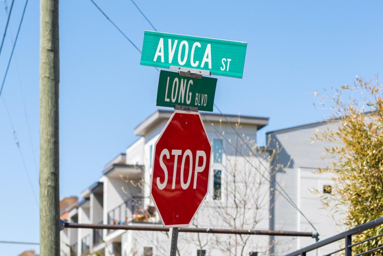 Vibe On Centennial W Garage And Billiards Holiday home