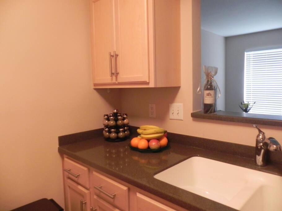 Captain's Quarters Riverfront #1 Apartment *