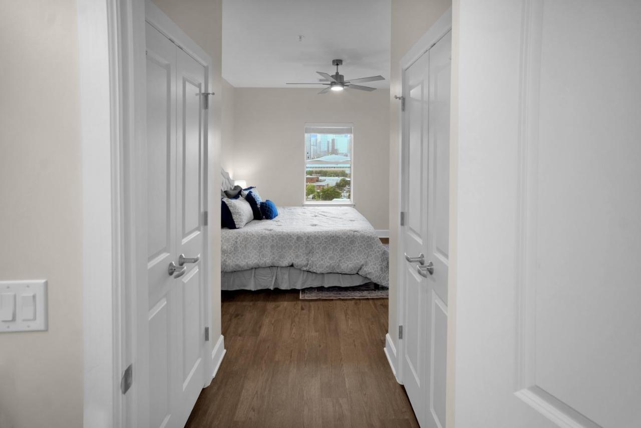 Palatial Abode With Downtown View & Free Parking