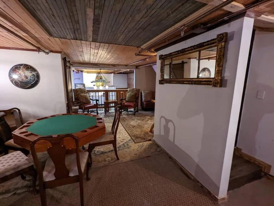 Holiday home Broadway: The Speakeasy 4br/2bth 2200sf Grnd Lvl