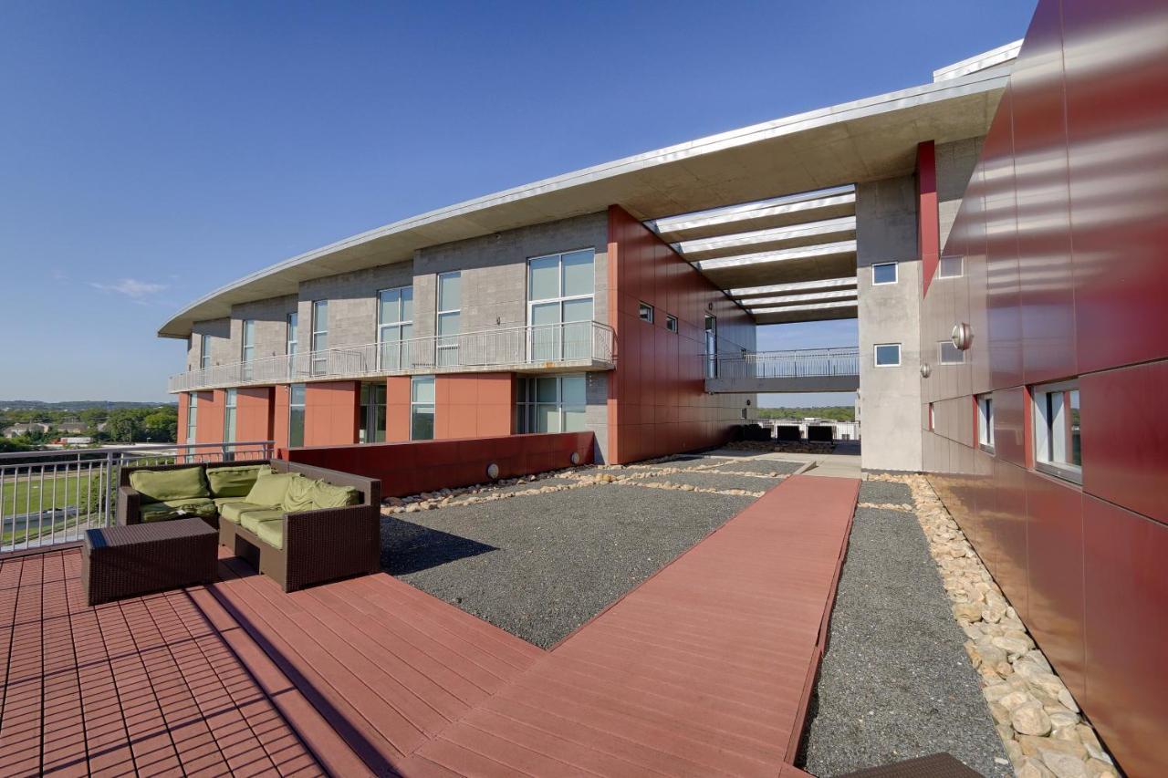 Holiday home Luxe Two Bedroom Penthouse With Skyline Views, Internet, Gym