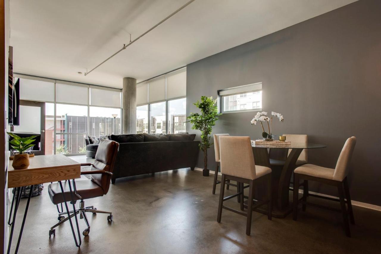 Sleek And Spacious In East! Holiday home