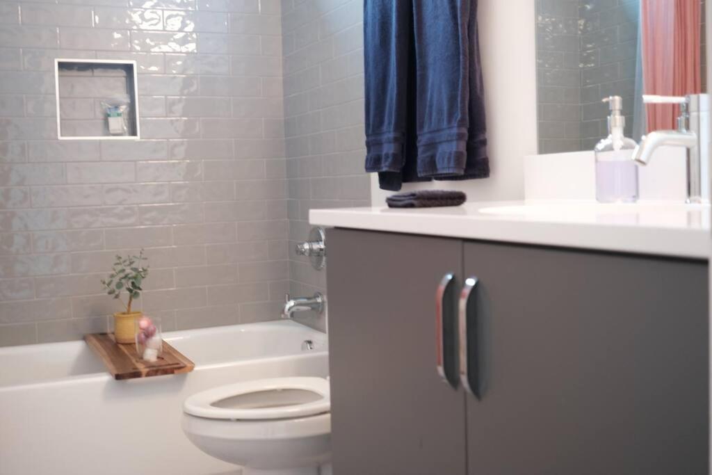 Brand New Downtown Home! Holiday home *