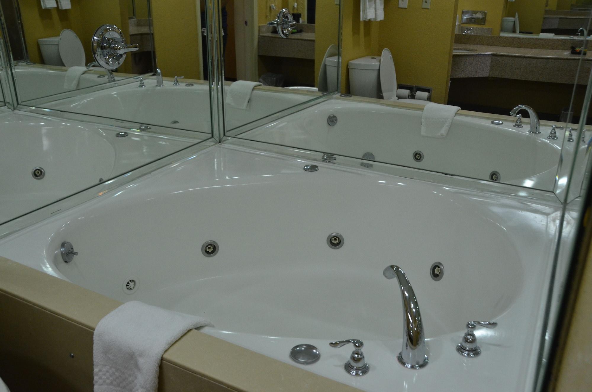 Days By Wyndham Airport East Hotel 2*