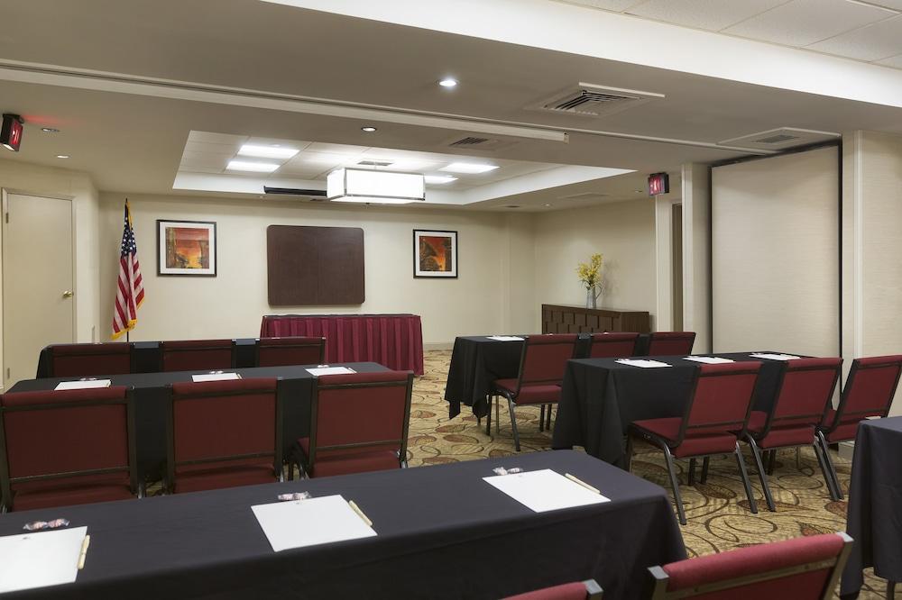 Hotel Doubletree By Hilton Airport Nashville