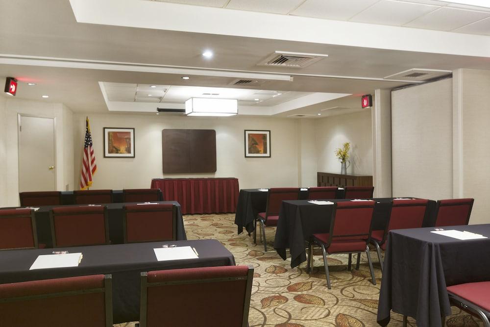 Doubletree By Hilton Airport Hotel Nashville