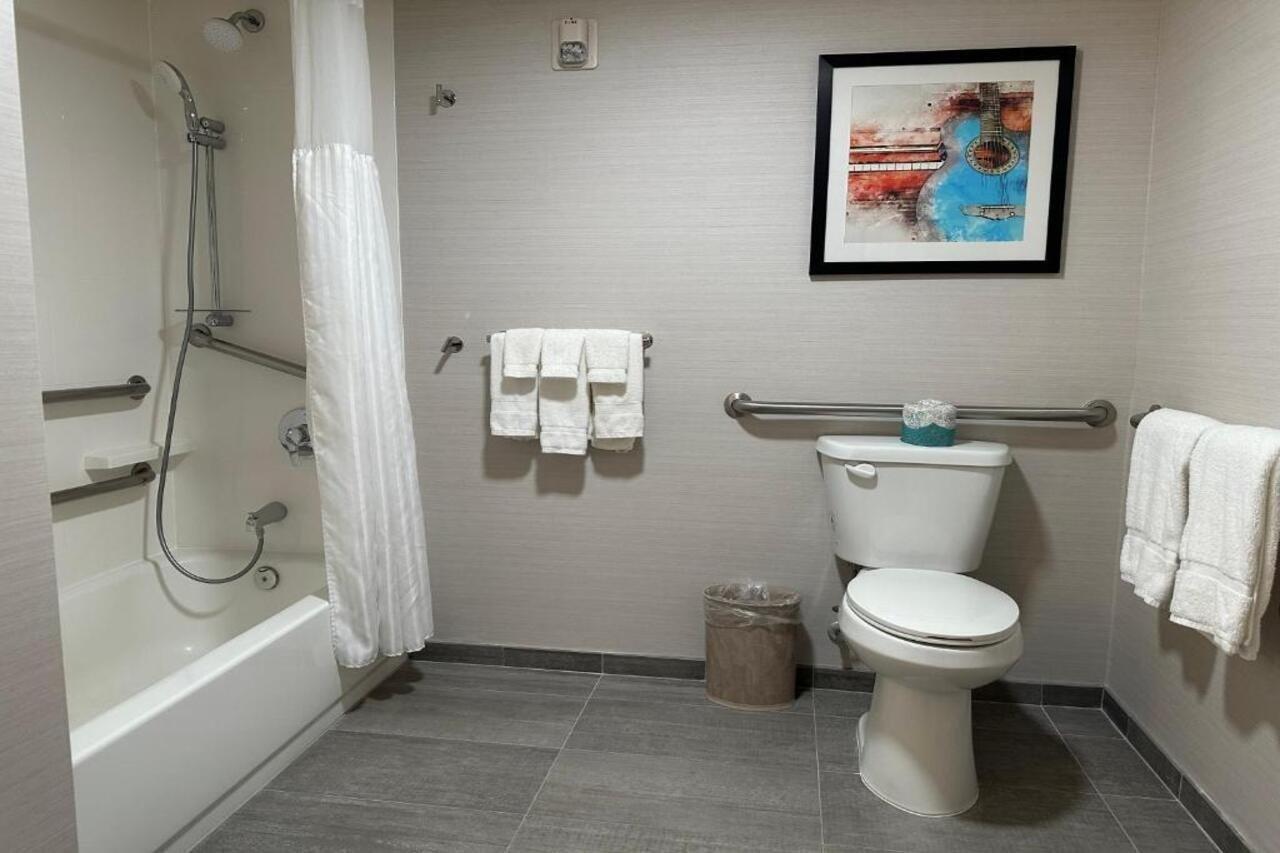 Hilton Garden Airport Hotel 3*