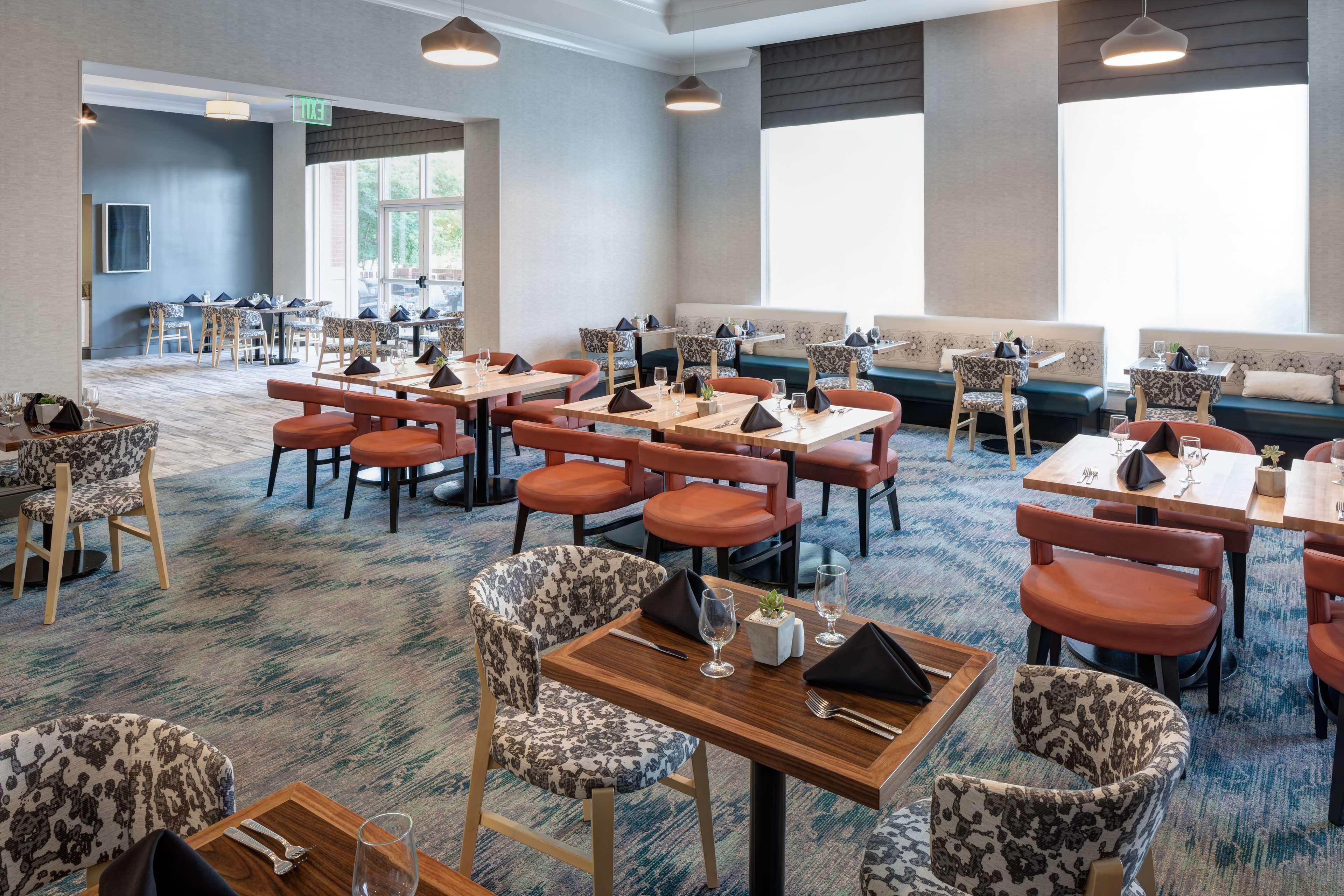 Hilton Garden Vanderbilt 3*