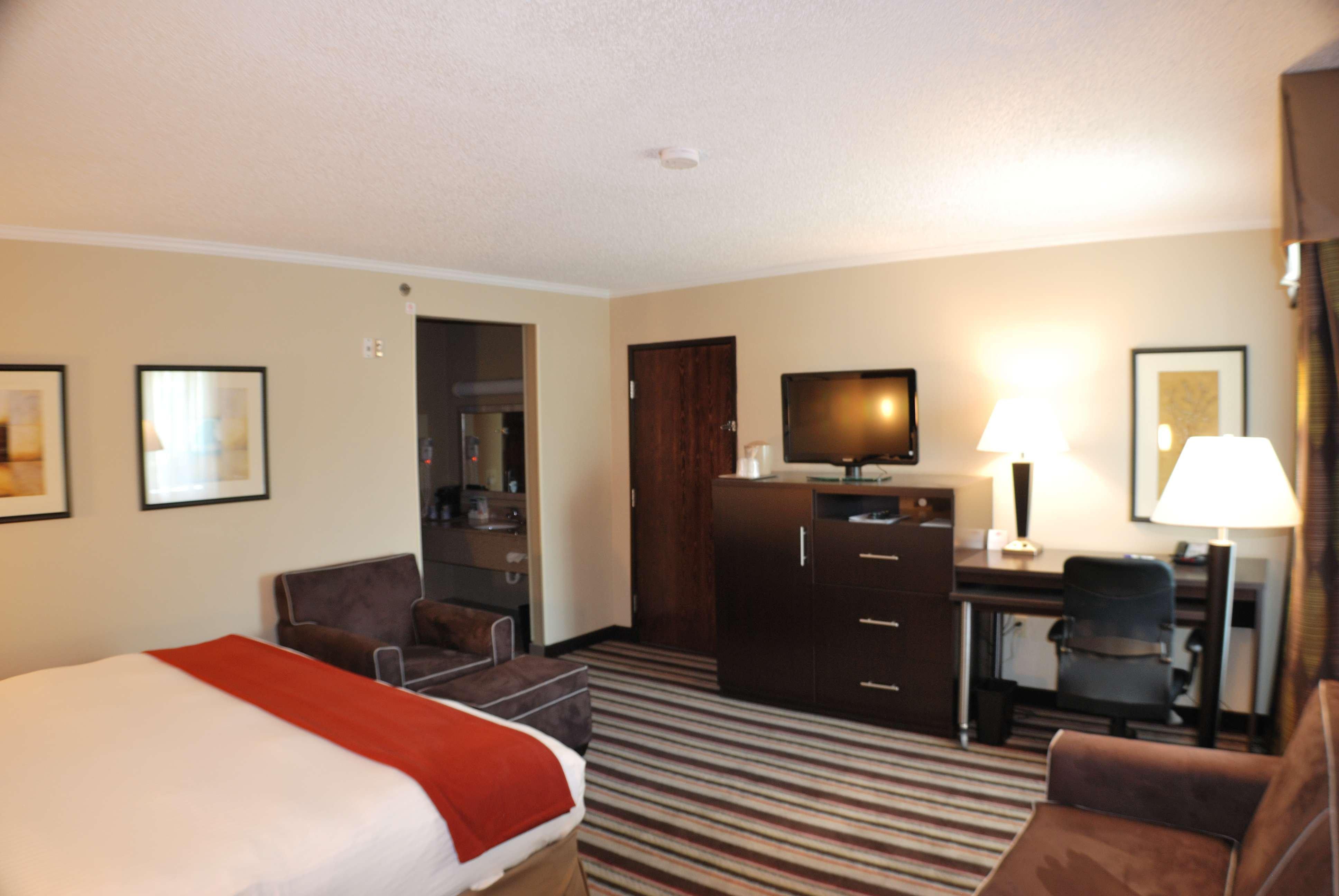 Hotel Holiday Express W-i40 By Ihg 3*