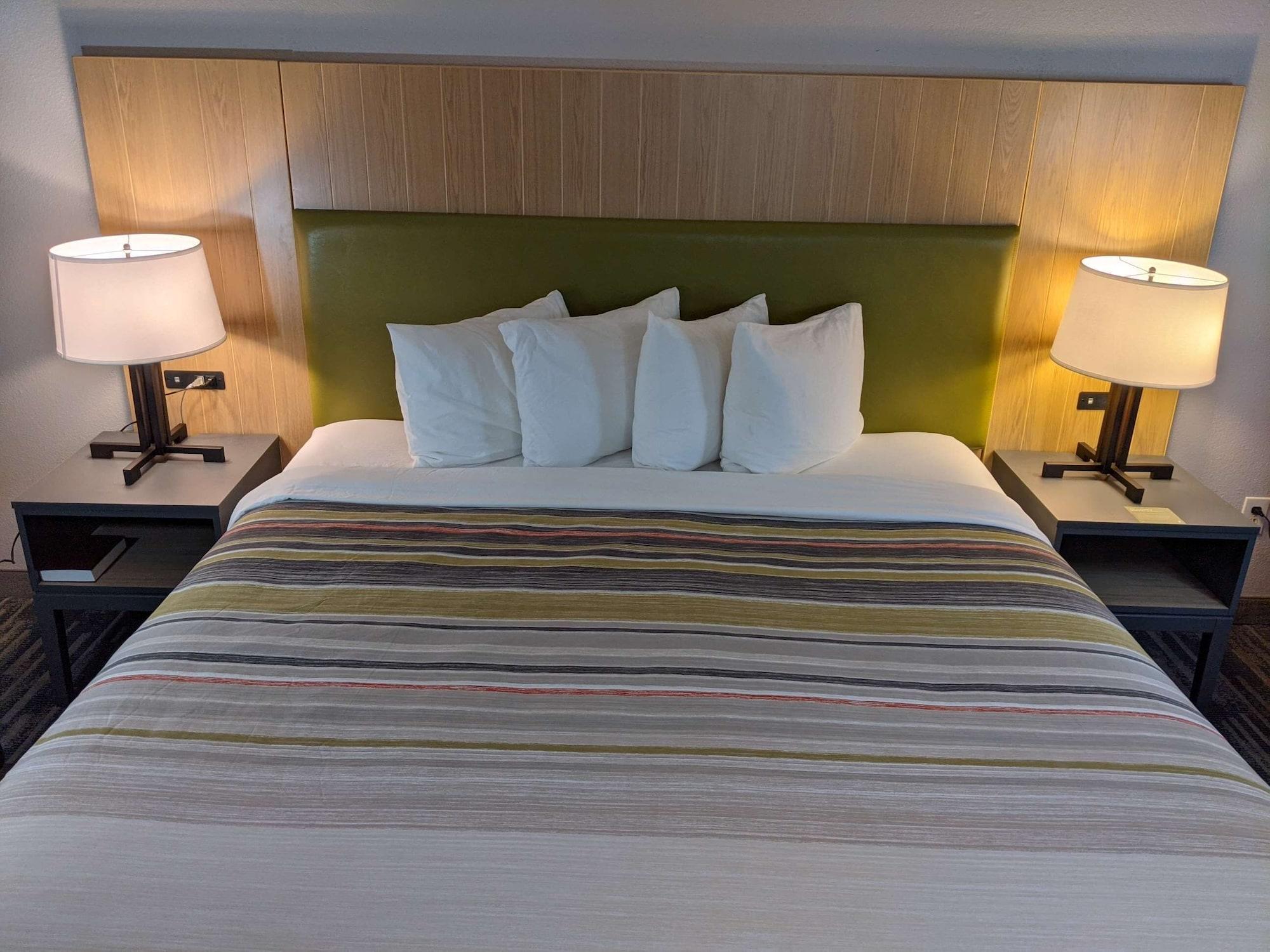 Country & By Radisson, Nashville, Tn