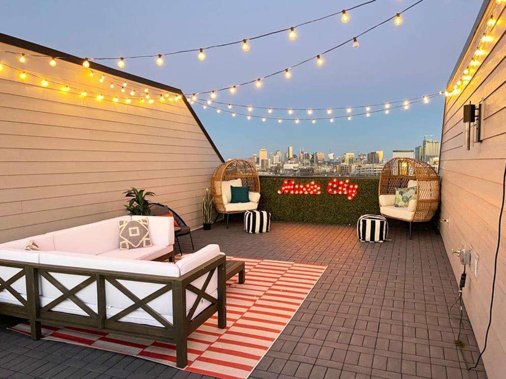 Mega - 24 Beds And Karaoke Holiday home *
