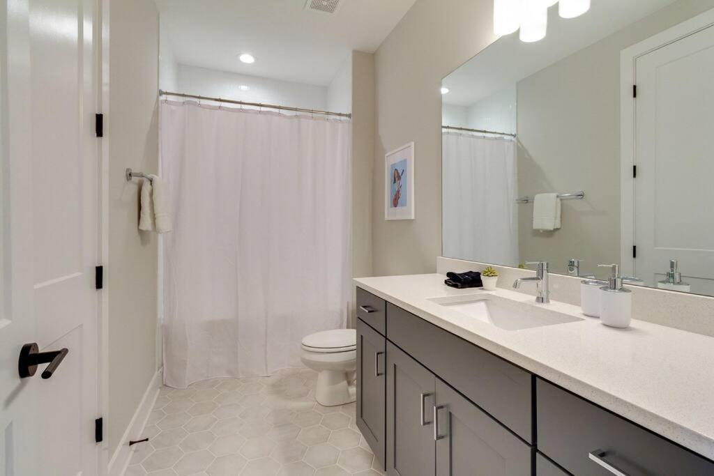 Mega - 24 Beds And Karaoke Holiday home Nashville