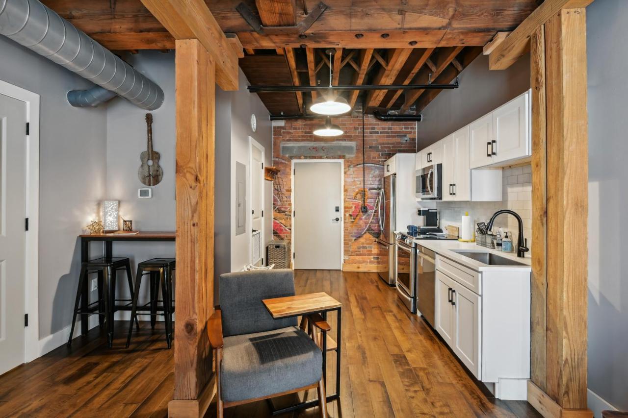 With Pool Access 2 Mi To Downtown Nashville!