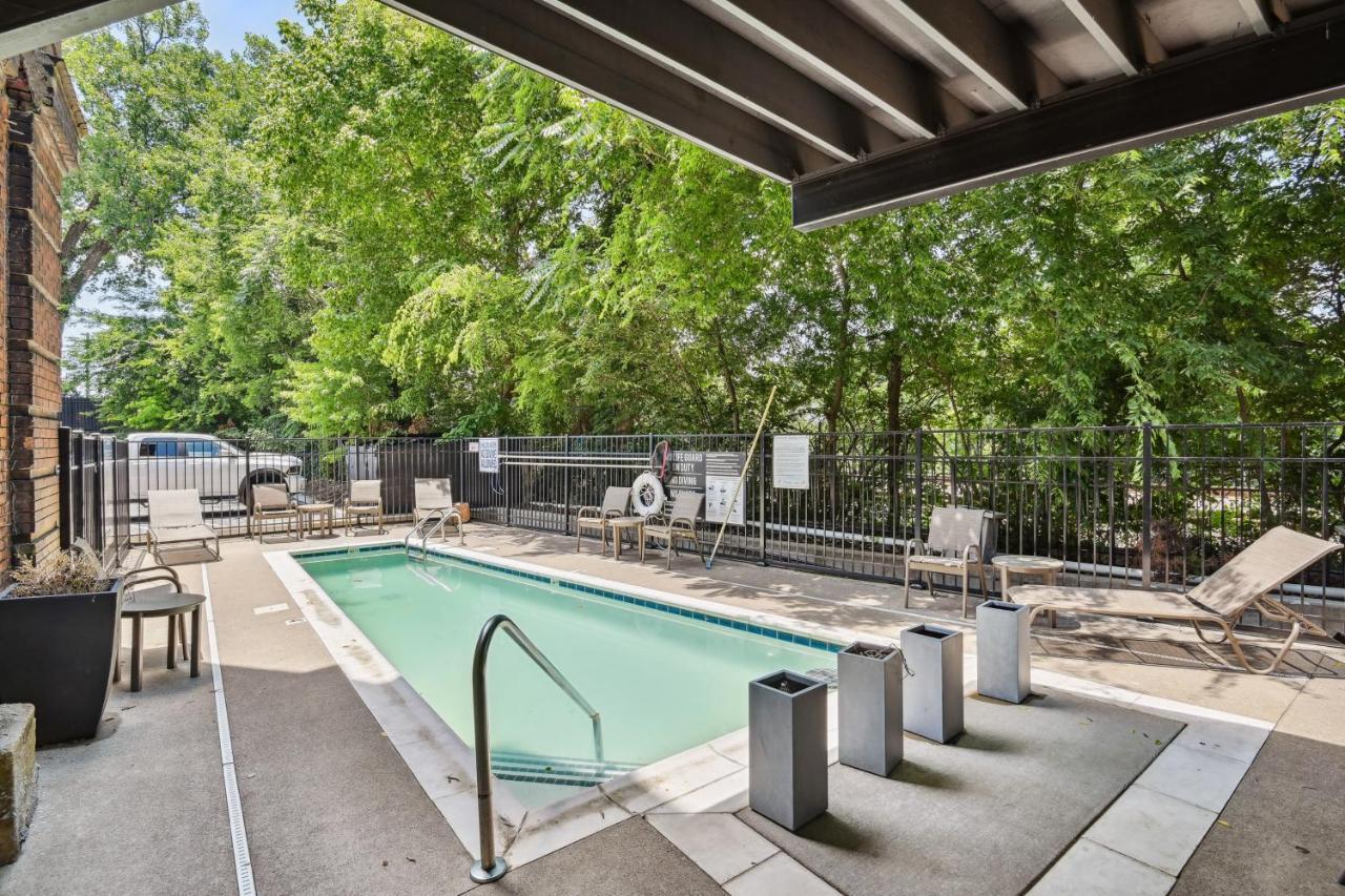With Pool Access 2 Mi To Downtown Nashville!