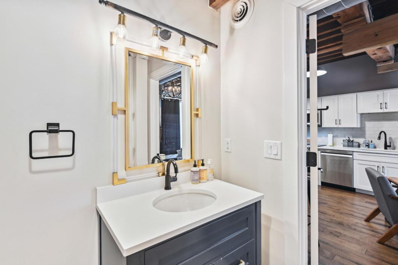 With Pool Access 2 Mi To Downtown Nashville! Apartment *