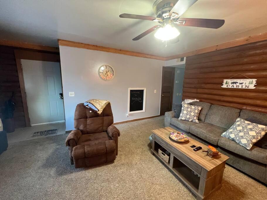 Apartment Log Close To Percy Preist