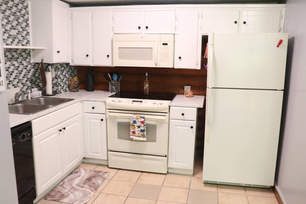 Log Close To Percy Preist Apartment Nashville