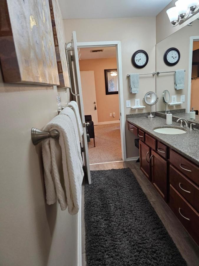 New Listing! Gorgeous Downtown Walk To On The River #3 Aparthotel