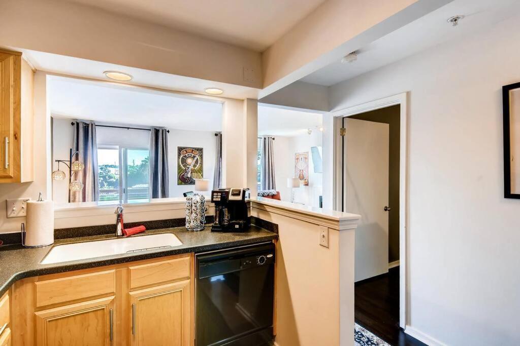 Aparthotel New Listing! Gorgeous Downtown Walk To On The River #3 Nashville