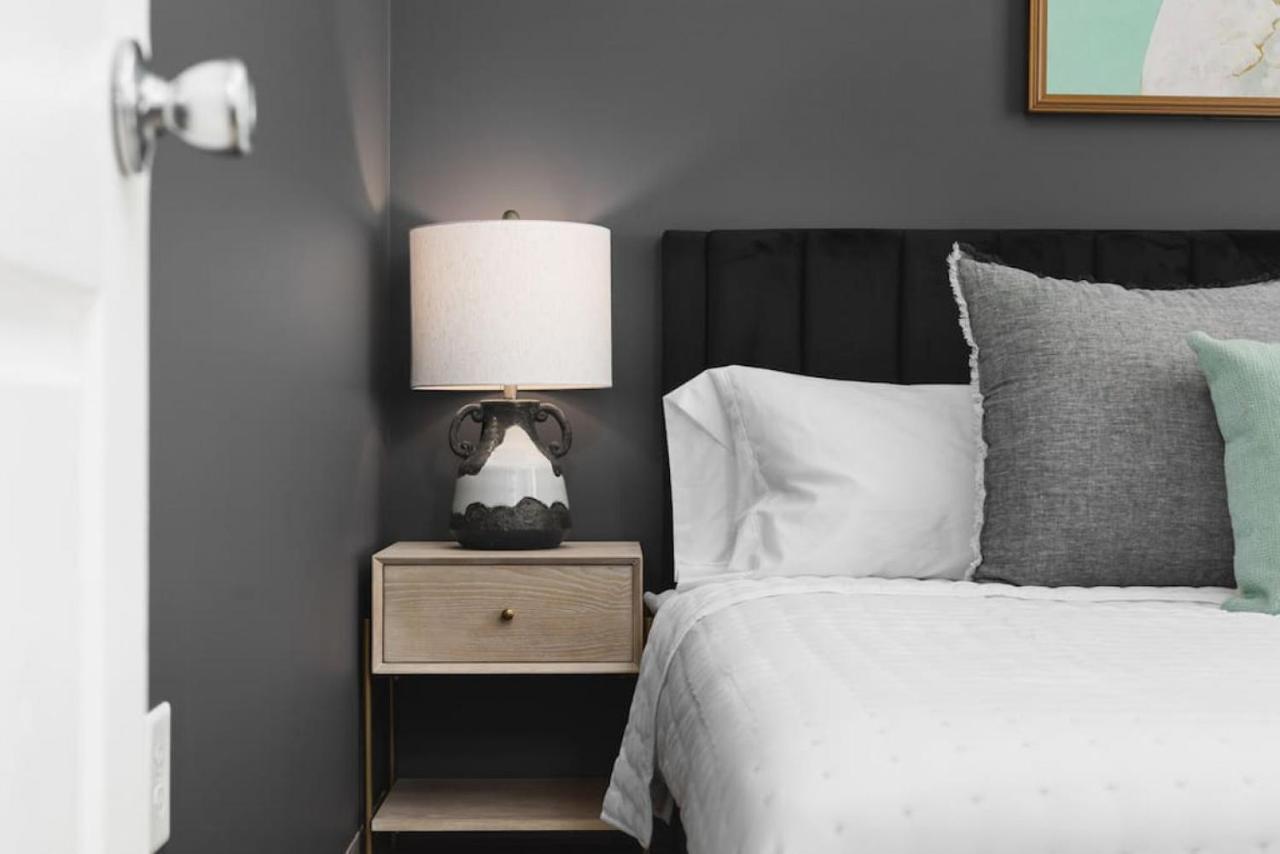 Chic 4 Bedroom, 7 Beds - Walk To Restaurants Nashville