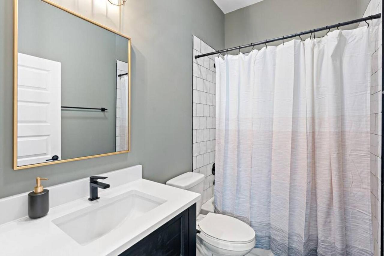 Cozy Modern 4 Beds, 2 Bedrooms -free Parking *
