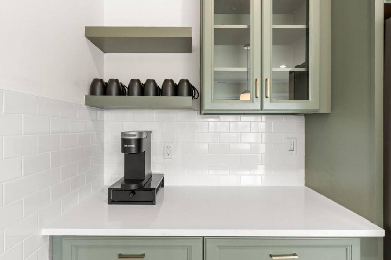 Chic Spacious 2 Bedroom Walk To Coffee And Restaurants Apartment