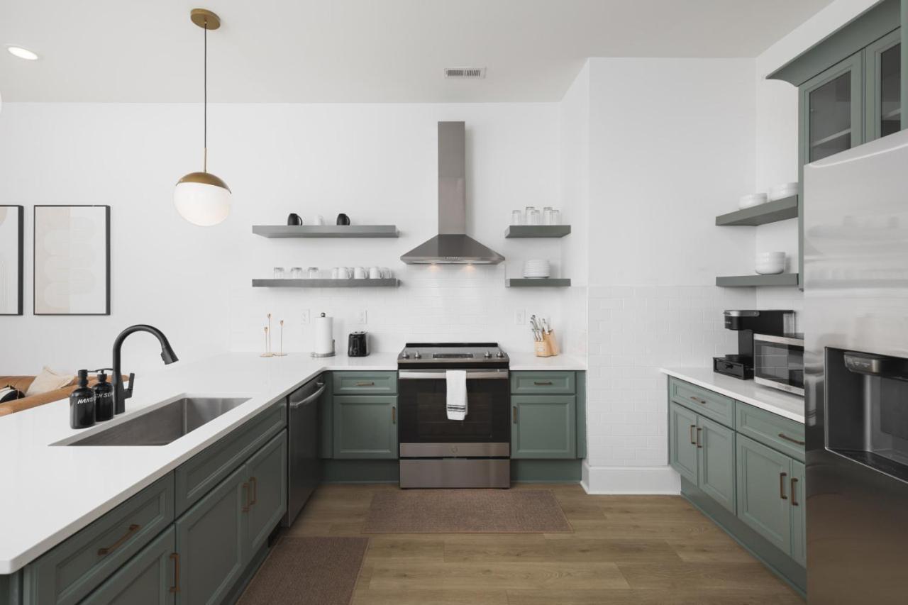 Chic Spacious 2 Bedroom Walk To Coffee And Restaurants