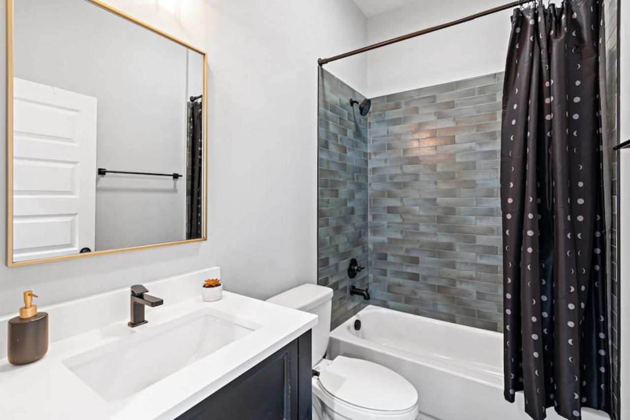 Luxury Design, Close To Broadway - 4 Beds, 2 Bedrm Apartment