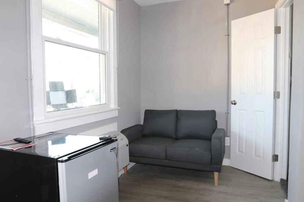 Stylish 1br 10 Mins To *