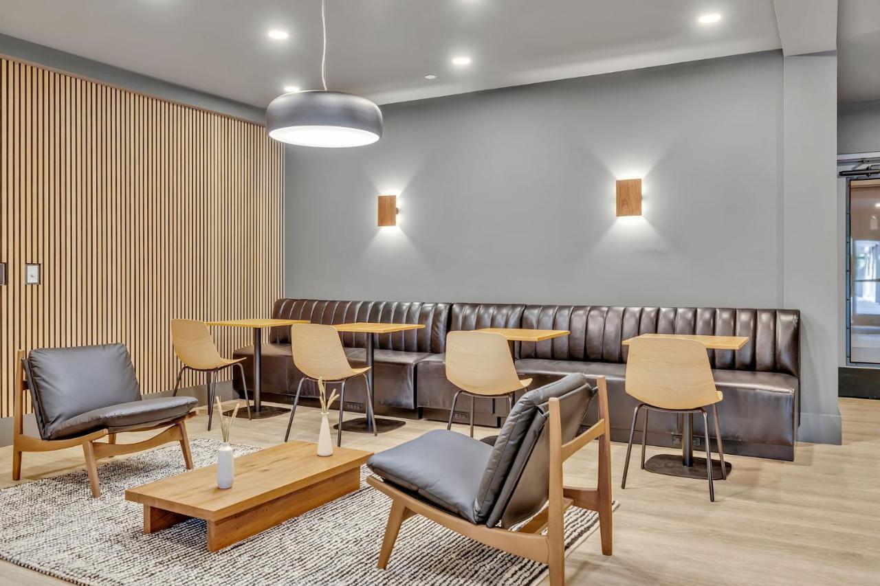 Huge Downtown Corner Unit- Pool-gym-walk 2 Broadway Nashville