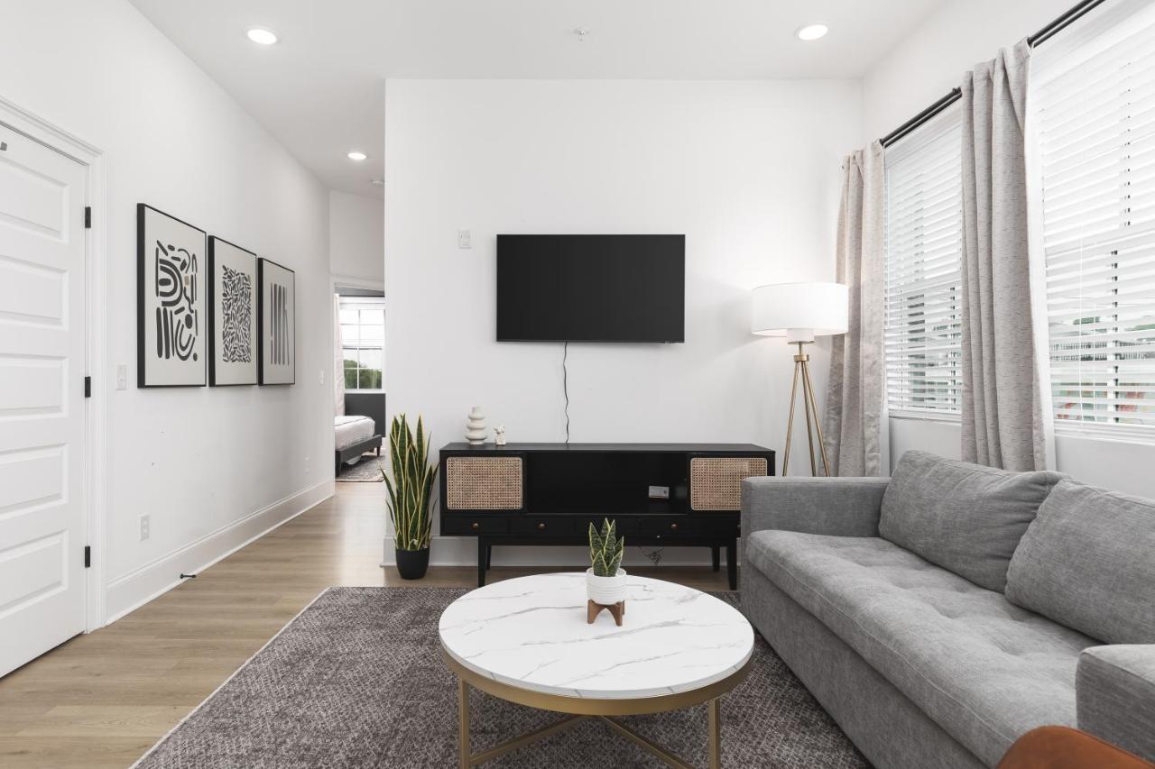 Near Downtown Broadway & Stadium - Free Parking Apartment *