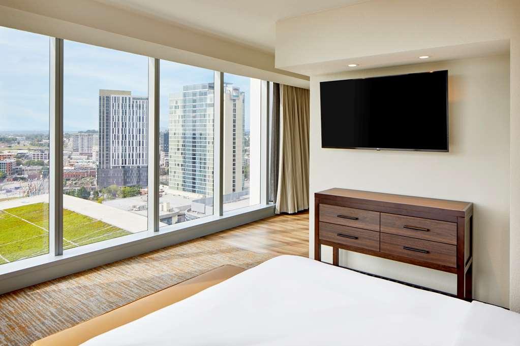 Hotel Embassy By Hilton Downtown