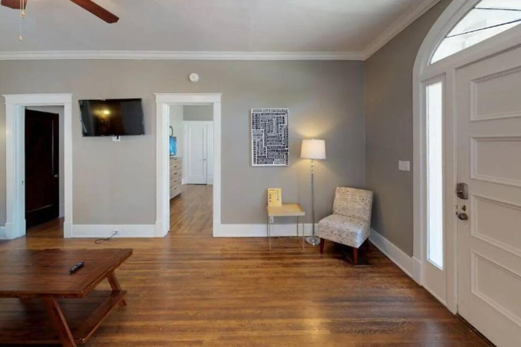 Large Group Downtown - Westend Holiday home