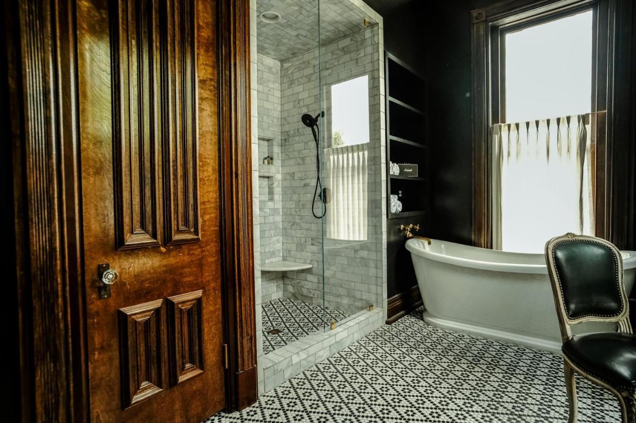 Holiday home Henrie House I Luxury 4br Downtown Historic Gem With Library & Patio